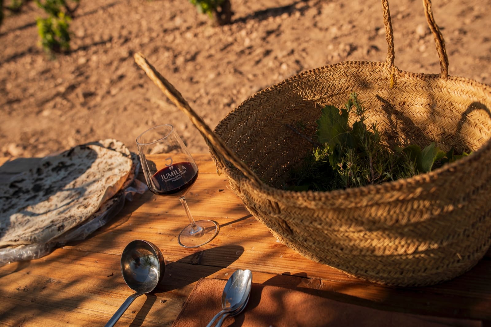 Dialogos-de-arte-y-vino-Jumilla-copa